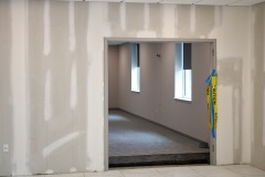 Looking-into-the-fitness-center
